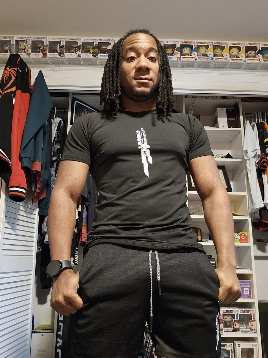 Khalil_Pheonix's tweet photo. Getting that #TOJIZENIN #Summerbody ready. I look good. I feel good. Hairs getting longer and the weight is going down 💪🏾💪🏾💪🏾
Just wait till I lose my stomach 😈
#anime #jujustukaisen #planetfitness #gym #weightlost https://t.co/gE0Fv4FSWT