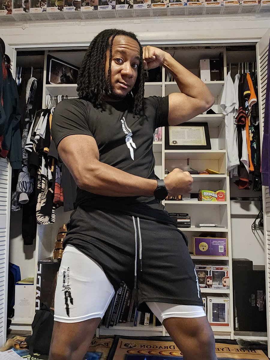 Khalil_Pheonix's tweet photo. Getting that #TOJIZENIN #Summerbody ready. I look good. I feel good. Hairs getting longer and the weight is going down 💪🏾💪🏾💪🏾
Just wait till I lose my stomach 😈
#anime #jujustukaisen #planetfitness #gym #weightlost https://t.co/gE0Fv4FSWT