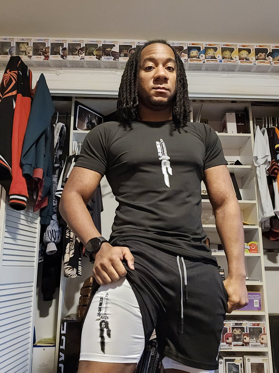 Khalil_Pheonix's tweet photo. Getting that #TOJIZENIN #Summerbody ready. I look good. I feel good. Hairs getting longer and the weight is going down 💪🏾💪🏾💪🏾
Just wait till I lose my stomach 😈
#anime #jujustukaisen #planetfitness #gym #weightlost https://t.co/gE0Fv4FSWT