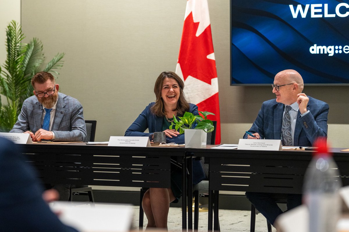 Danielle Smith tweet media