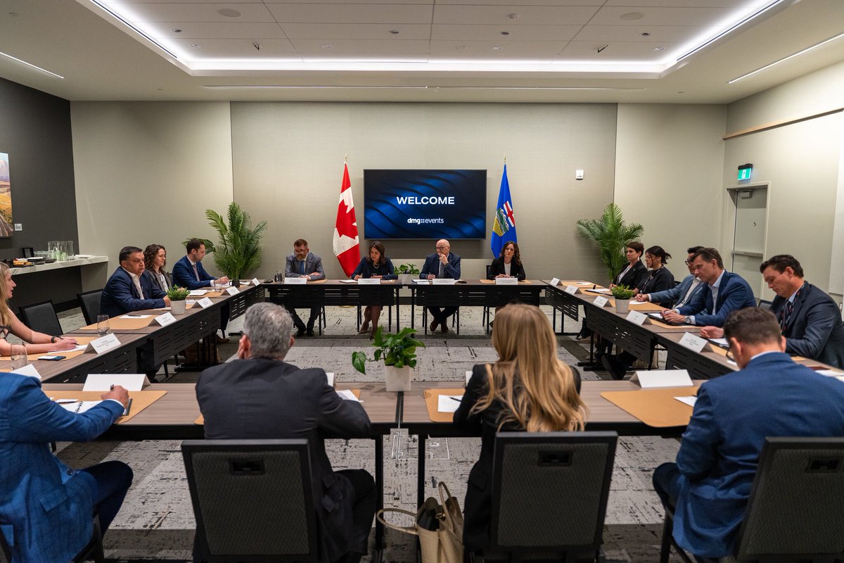 Danielle Smith tweet media