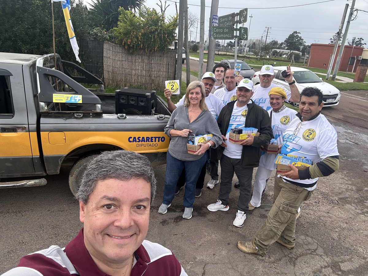 Fedecasaretto's tweet photo. De mañana el equipo de la LISTA 2 recorrió Cerro Pelado.
Se siente Rodrigo Intendente!!!
#RodrigoIntendente
#CasarettoDiputado
#Lista2 https://t.co/WLh9lk6SBF