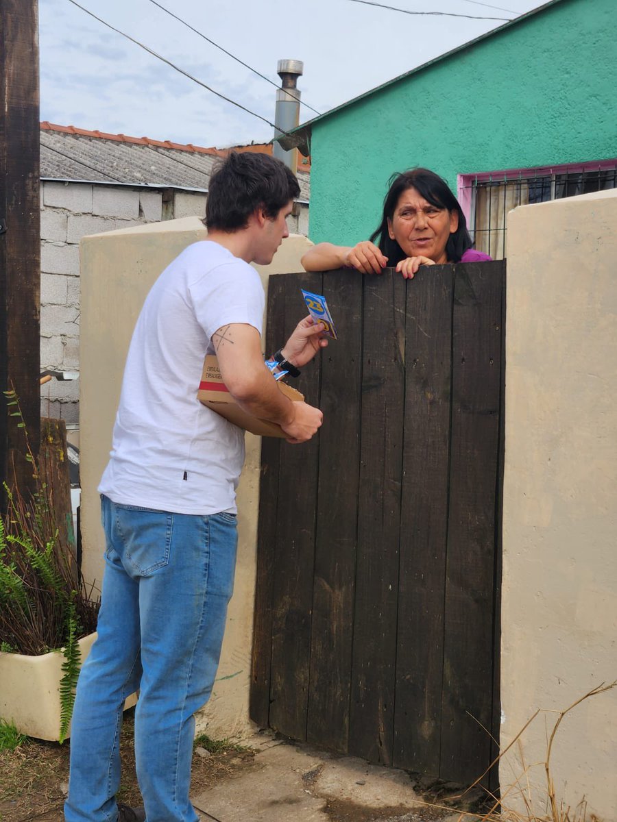 Fedecasaretto's tweet photo. De mañana el equipo de la LISTA 2 recorrió Cerro Pelado.
Se siente Rodrigo Intendente!!!
#RodrigoIntendente
#CasarettoDiputado
#Lista2 https://t.co/WLh9lk6SBF