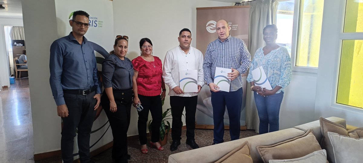 yurisley_valdes's tweet photo. Se firma acuerdo de cooperación entre la @UniversidadMoa y la fundación IRIS en función de  identificación de mecanismos financieros internacionales para la gestión de proyectos y el desarrollo de la innovación de gran impacto @ArmandoRguezB @citmacuba @AAB_Cuba @Eder_M_Oliveros https://t.co/znmcCc6dGd