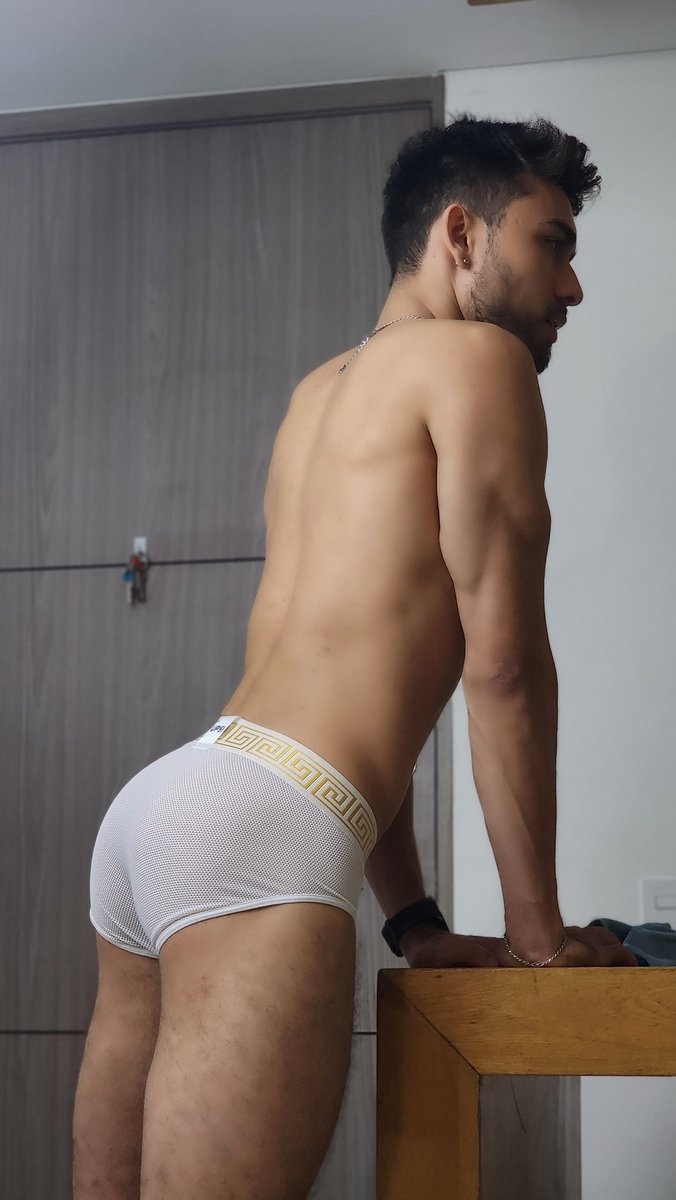 camilocossioa's tweet photo. Como prefieres? 

De frente 🍆 ( RT)
De espaldas 🍑 (❤️) 
Ambas ( comenta) https://t.co/MhaFT5R4Fm