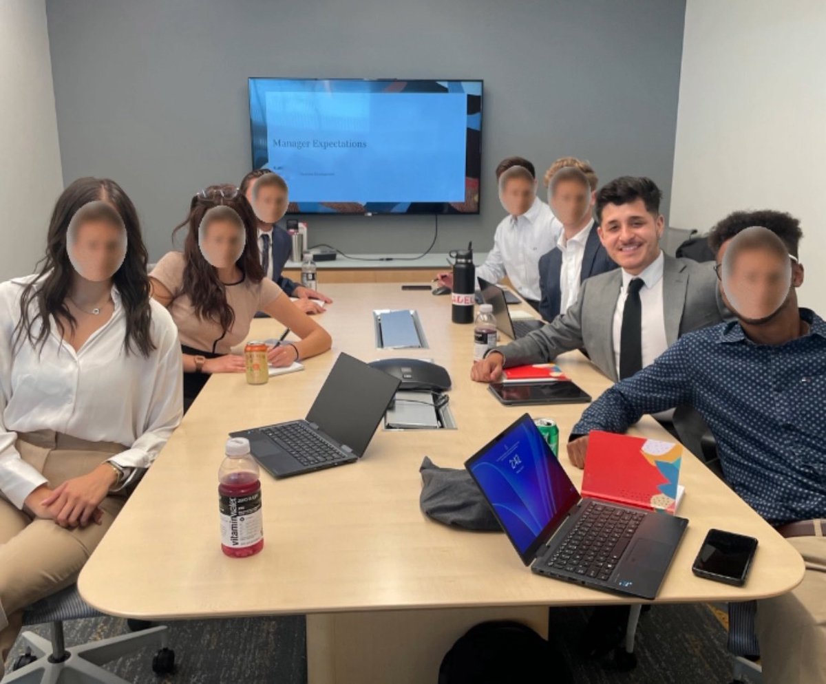 unordinary_boy's tweet image. omgggg !! 😃 its been two (2) years since i first started at my #corpörate  job! 💼 they were the best of times!!! until they werent… #3togo