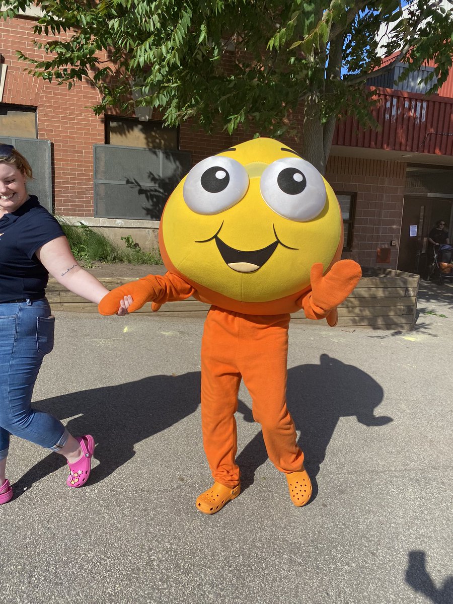 MrsThomas905's tweet photo. It’s Spring Fling @MaryHopkinsPS @Susete_Bloom we have such a great community https://t.co/kSx2Dsvmyc