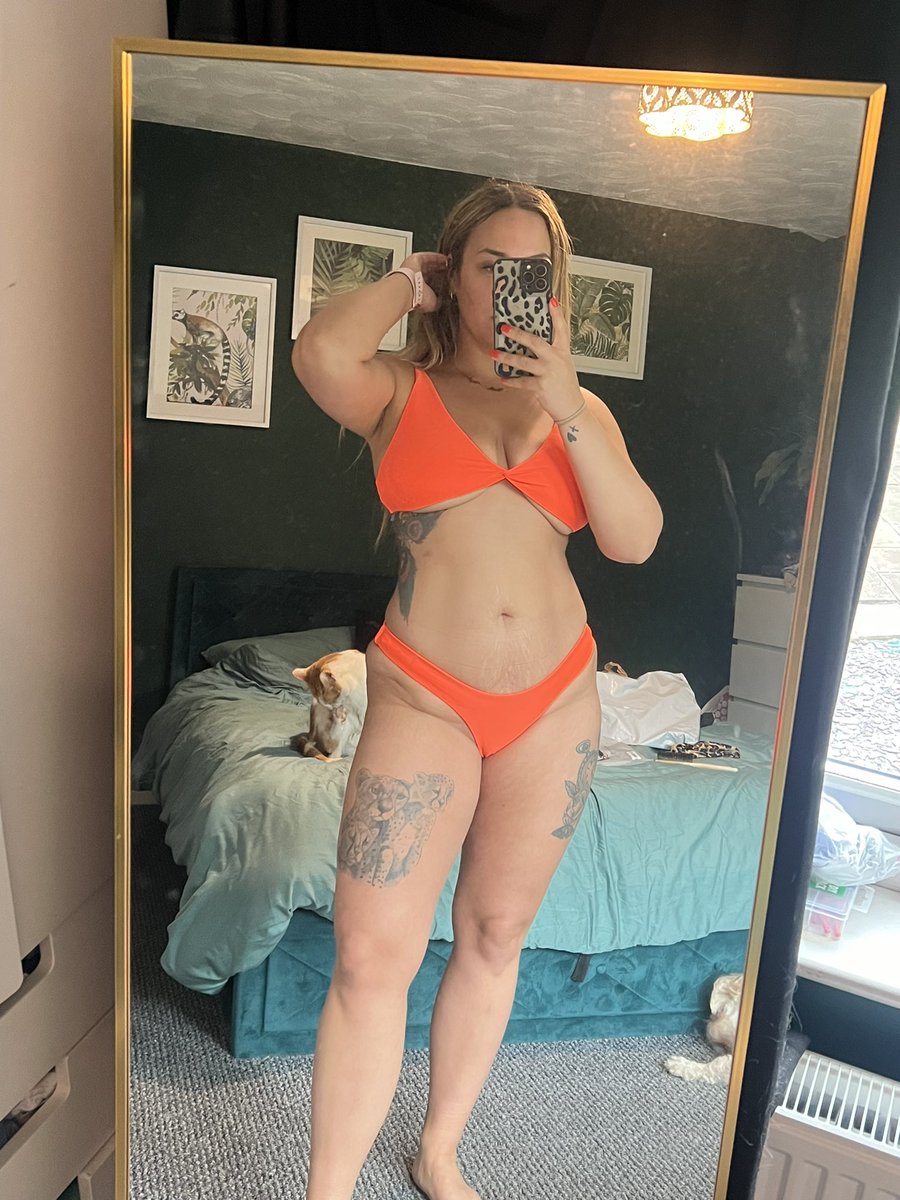 Trying on bikinis for holiday and for once, not feeling frumpy &amp; horrible!