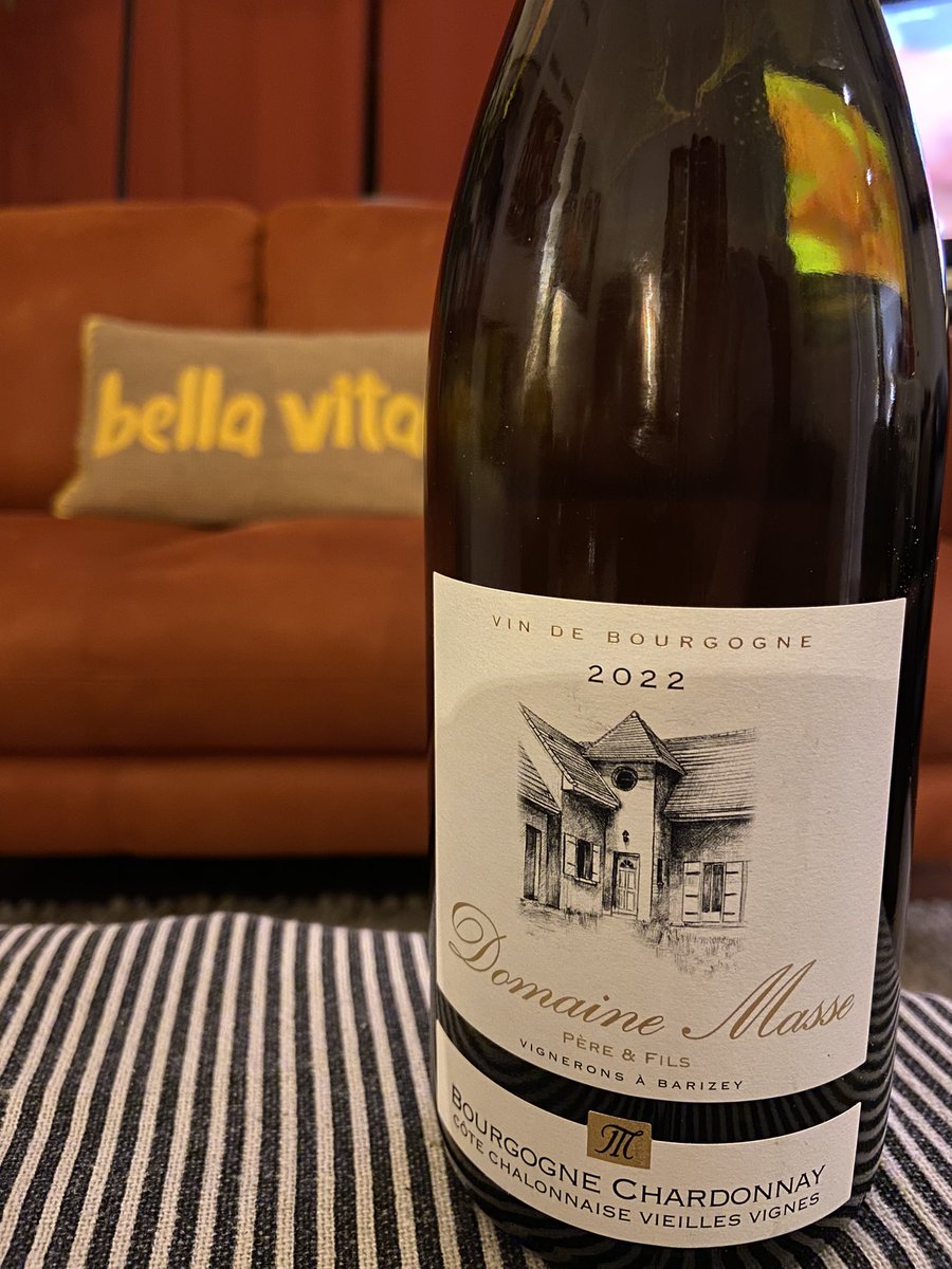 ChPaillet21's tweet photo. Prendre du plaisir avec une bouteille de Bourgogne blanc à moins de 14 €… c’est possible grâce à Fabrice Masse, vigneron à #Barizey (71) 
#BourgogneChardonnay
#CoteChalonnaiseVieillesVignes https://t.co/qcXdHZ9TyH