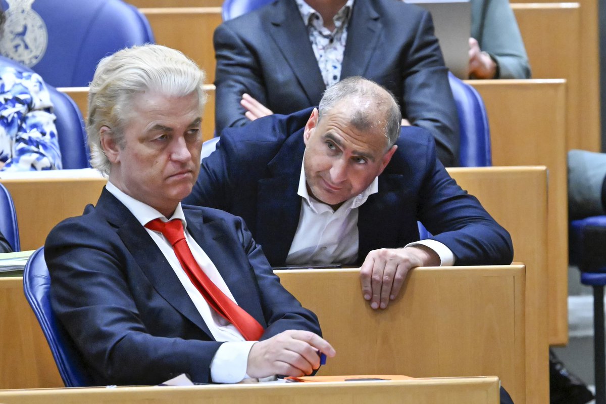 AFpost's tweet photo. PVV leader Geert Wilder’s nominee for Netherlands migration minister, Gidi Markuszower, fails ministerial security check due to Mossad ties.

Interior minister Ernst Hirsch Ballin previously cautioned Wilders in a letter that the AIVD suspected Israeli-born Markuszower of “sharing information and being under the influence of a foreign intelligence entity.”

Follow: @AFpost