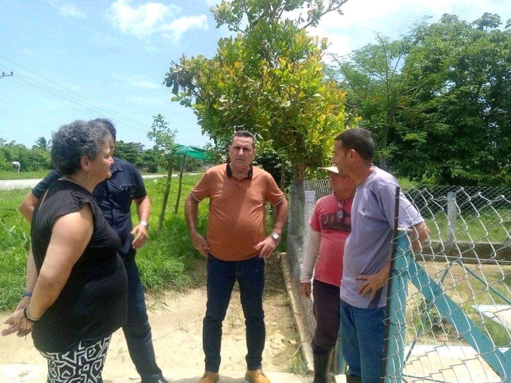 Visita Tania Pérez funcionaría de la oficina de la Viceprimera Ministra Inés Chapman estación de bombeo con cambio de matriz energética EB Entronque de Guasimal. #GenteQueSuma #SanctiSpíritusEnMarcha #INRHCuba <a href="/BravoFrede42457/">Fredesman Jimenez Bravo</a> <a href="/DeivyPrezMartn1/">Deivy Pérez Martín</a> <a href="/AlexisLorente74/">Alexis Lorente Jiménez</a> <a href="/Camilo63520842/">Camilo Perez Perez</a>