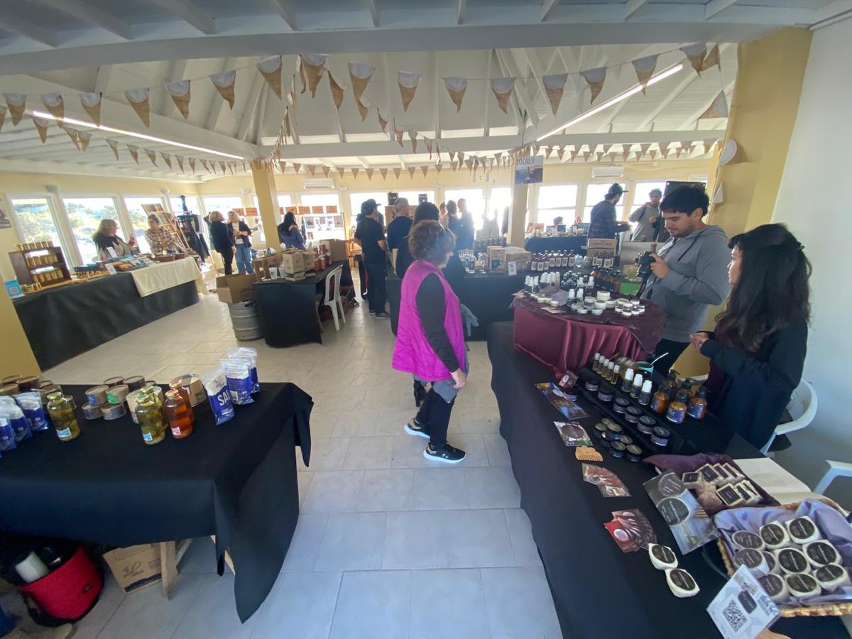 #MADRYN ESTÁ EN MARCHA LA EXPO FERIA “MADR YN ARGENTINA”

 🙂 Si querés regalar un producto original, sustentable y con sello local, ¡es la oportunidad ideal! 🎁

🎉 Te esperamos mañana de 12 a 18 en el Parador Municipal – Bajada Nº 9.

ℹ️ bit.ly/3VdJFJP