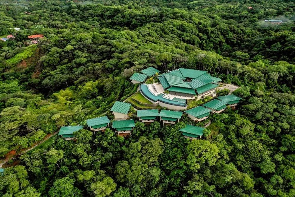 SmarterTravel's tweet photo. Don't miss your chance to win a tropical retreat! We're giving away a 3-night stay at Hotel Three Sixty in Ojochal, Costa Rica! 🌴✨  F&amp;B and flight credit included!
Enter here: https://t.co/n7u3LDXxdo 
#HotelThreeSixty #CostaRica #PuraVida #TravelSweepstakes #LuxuryRetreat https://t.co/zsbaTUhwqa
