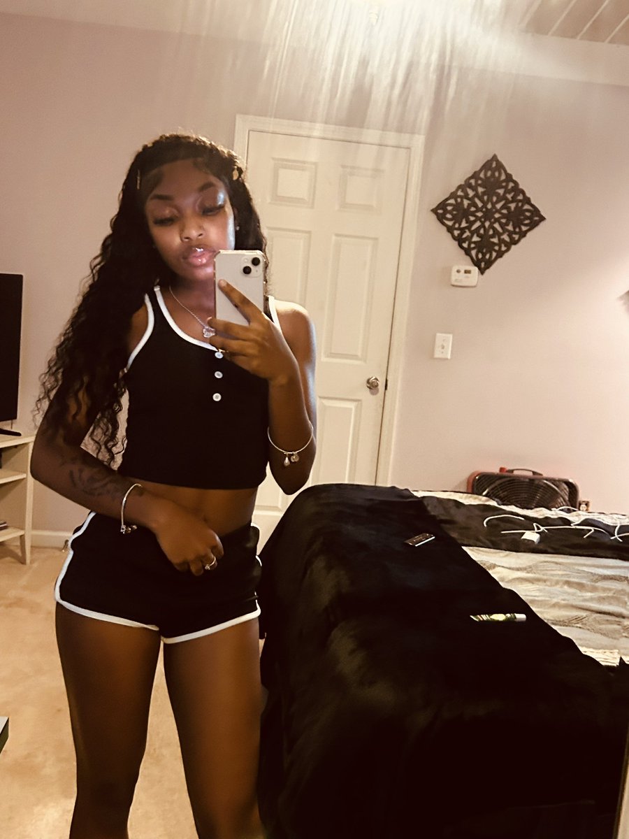 datbrattmora's tweet photo. i love a cute two piece https://t.co/6Os4xDuvrI