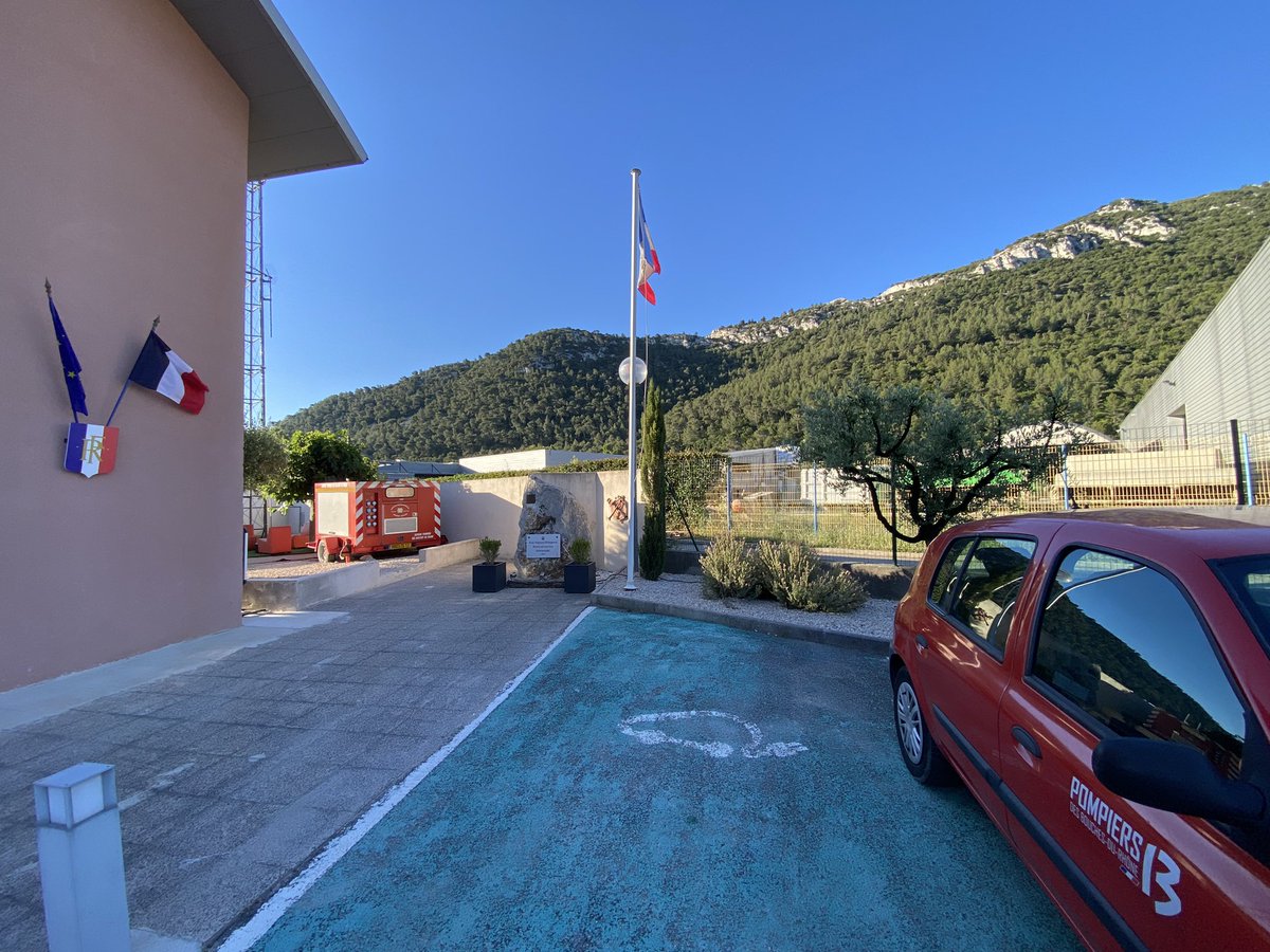PierreBEPOIX's tweet photo. #Rassemblement, #VérificationDuMatériel, #Drill (établissement d’1 lance-canon & manœuvre d’#AutoProtection) & #EPS au complexe sportif de @MGemenos : l’essence du maintien de la capacité #OPS du #CIS #GEM, blotti entre les massifs forestiers de la Sainte-Baume et du Grand Caunet https://t.co/5lITNJ5NvQ