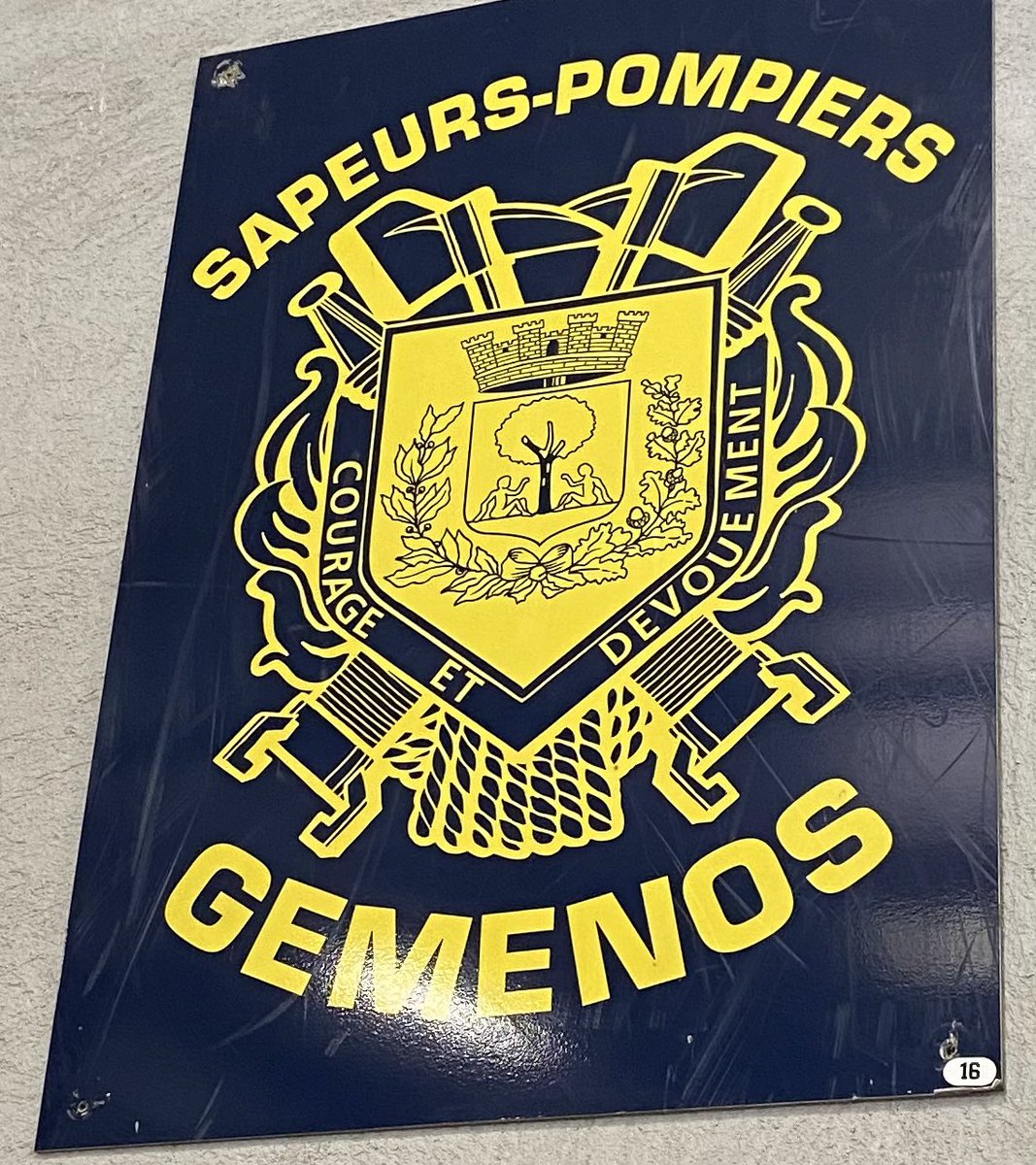 PierreBEPOIX's tweet photo. #Rassemblement, #VérificationDuMatériel, #Drill (établissement d’1 lance-canon & manœuvre d’#AutoProtection) & #EPS au complexe sportif de @MGemenos : l’essence du maintien de la capacité #OPS du #CIS #GEM, blotti entre les massifs forestiers de la Sainte-Baume et du Grand Caunet https://t.co/5lITNJ5NvQ