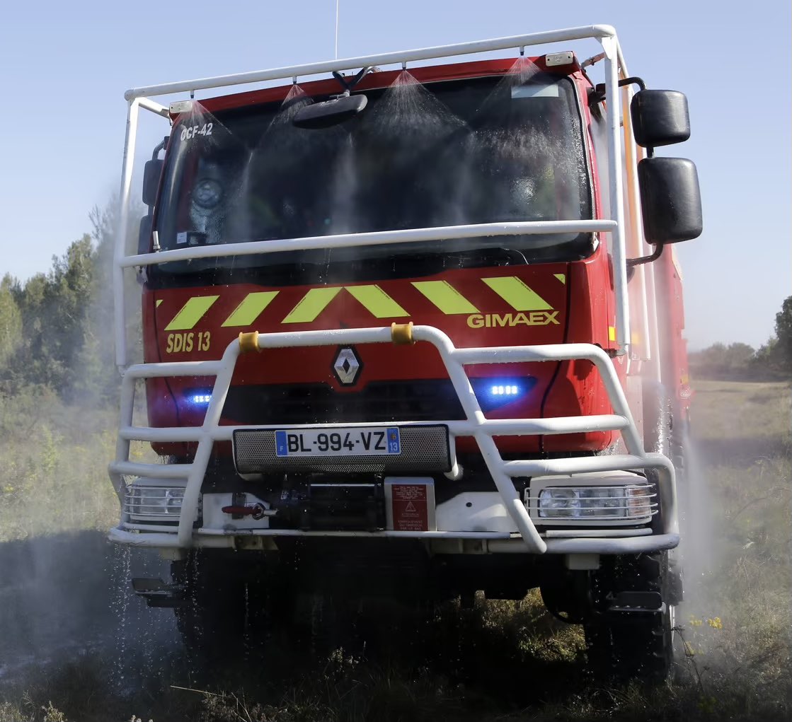 PierreBEPOIX's tweet photo. #Rassemblement, #VérificationDuMatériel, #Drill (établissement d’1 lance-canon & manœuvre d’#AutoProtection) & #EPS au complexe sportif de @MGemenos : l’essence du maintien de la capacité #OPS du #CIS #GEM, blotti entre les massifs forestiers de la Sainte-Baume et du Grand Caunet https://t.co/5lITNJ5NvQ
