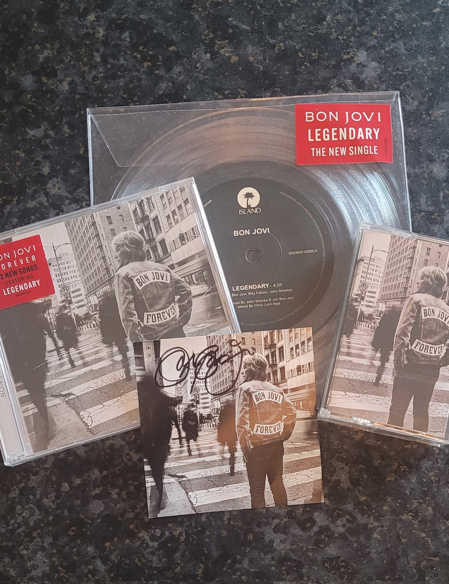 skog_s's tweet photo. Forever in my Jovi era 🤩 
CD bundle with art card signed by Jon Bon Jovi finally arrived.
"One more time, with feeling!"
#bonjoviforever @BonJovi https://t.co/xBswPgS86L