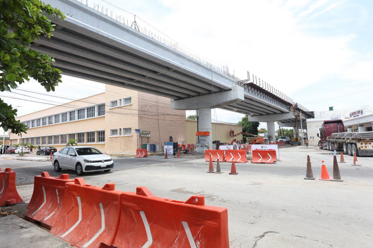 MauVila's tweet photo. ✅ Estará conformado por dos carriles de circulación y acotamientos y cambiará la infraestructura e instalaciones de agua potable con más de 30 años de uso. 
 
✅ Su construcción generará 1,500 empleos directos y 5 mil indirectos. Además beneficiaremos a más de 66 mil habitantes del municipio y turistas. Contará con una inversión 100% privada de 1,500 millones de pesos. 
 
En equipo vamos a devolver la tranquilidad que caracteriza el Puerto de #Progreso a las familias progreseñas, trabajando para impulsar importantes proyectos que transformen la movilidad en todo #Yucatán. (2/2)