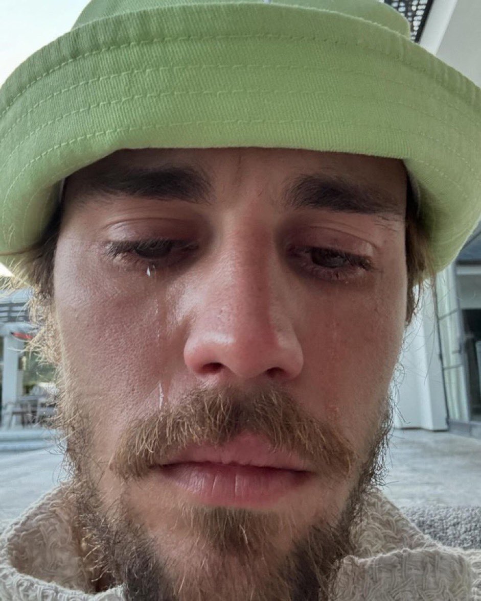La forma en la que la primera vez que vi intensamente yo tampoco tenía ansiedad ni todas las emociones nuevas que tiene Riley porque yo tenía 14 años, y ahora voy a ver intensamente 2 siendo un adulto de 23 que tiene ansiedad y todas estas emociones raras que no me gustan.