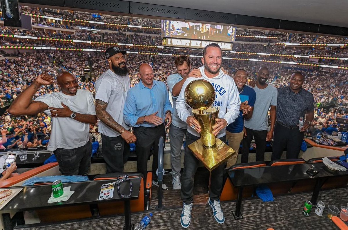 MavsFilmRoom's tweet photo. A bond that will never be broken

📸: jjbarea11 on Instagram https://t.co/46pl61fgtM