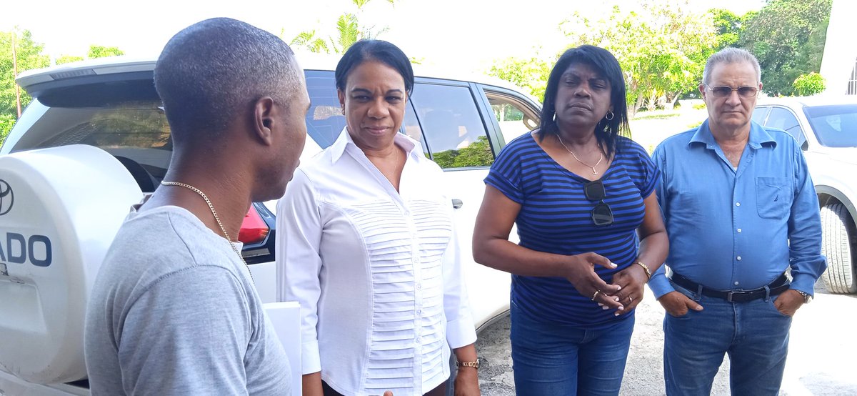 BeatrizJUrrutia's tweet photo. La miembro del Comité Central del @PartidoPCC y viceprimera ministra de la República de #Cuba, @InesMChapman evalúa el avance del mantenimiento de la Planta Potabilizadora Quintero, que beneficia al 80% de la población del municipio #SantiagoDeCuba. https://t.co/vejY9C8ija