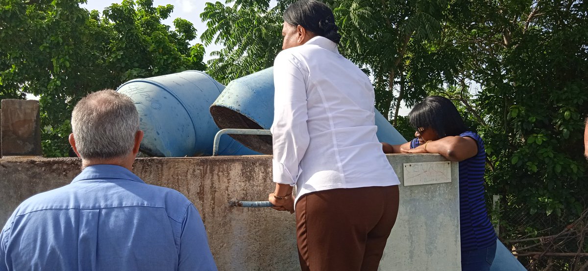 La miembro del Comité Central del <a href="/PartidoPCC/">Partido Comunista de Cuba</a> y viceprimera ministra de la República de #Cuba, <a href="/InesMChapman/">Inés María Chapman Waugh</a> evalúa el avance del mantenimiento de la Planta Potabilizadora Quintero, que beneficia al 80% de la población del municipio #SantiagoDeCuba.
