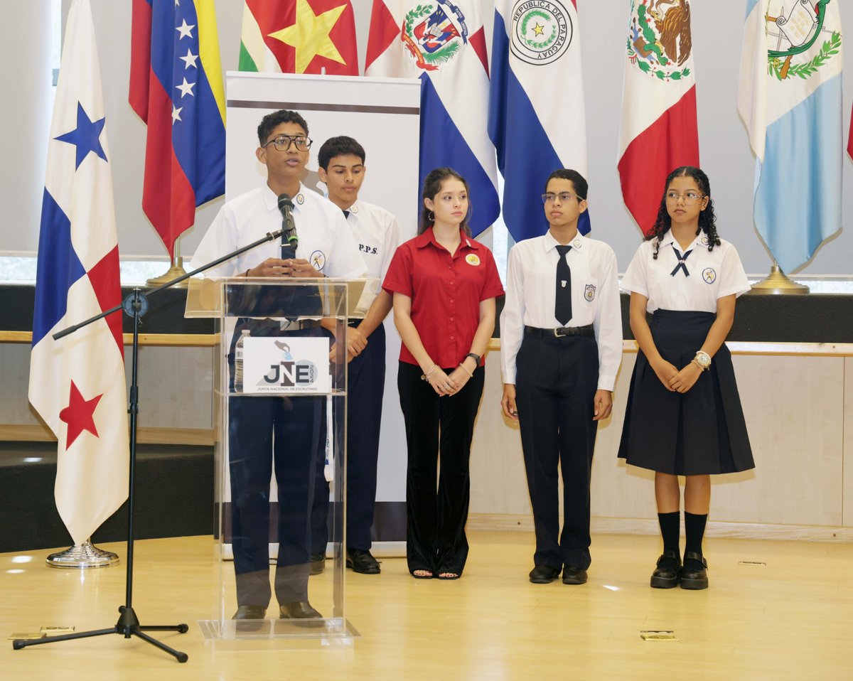 JuntaNE2024's tweet photo. La JNE recibió a sus colegas de la Junta Nacional de Escrutinio de la Elección de la Niñez y Adolescencia en Panamá. https://t.co/9HSYTg7gQw