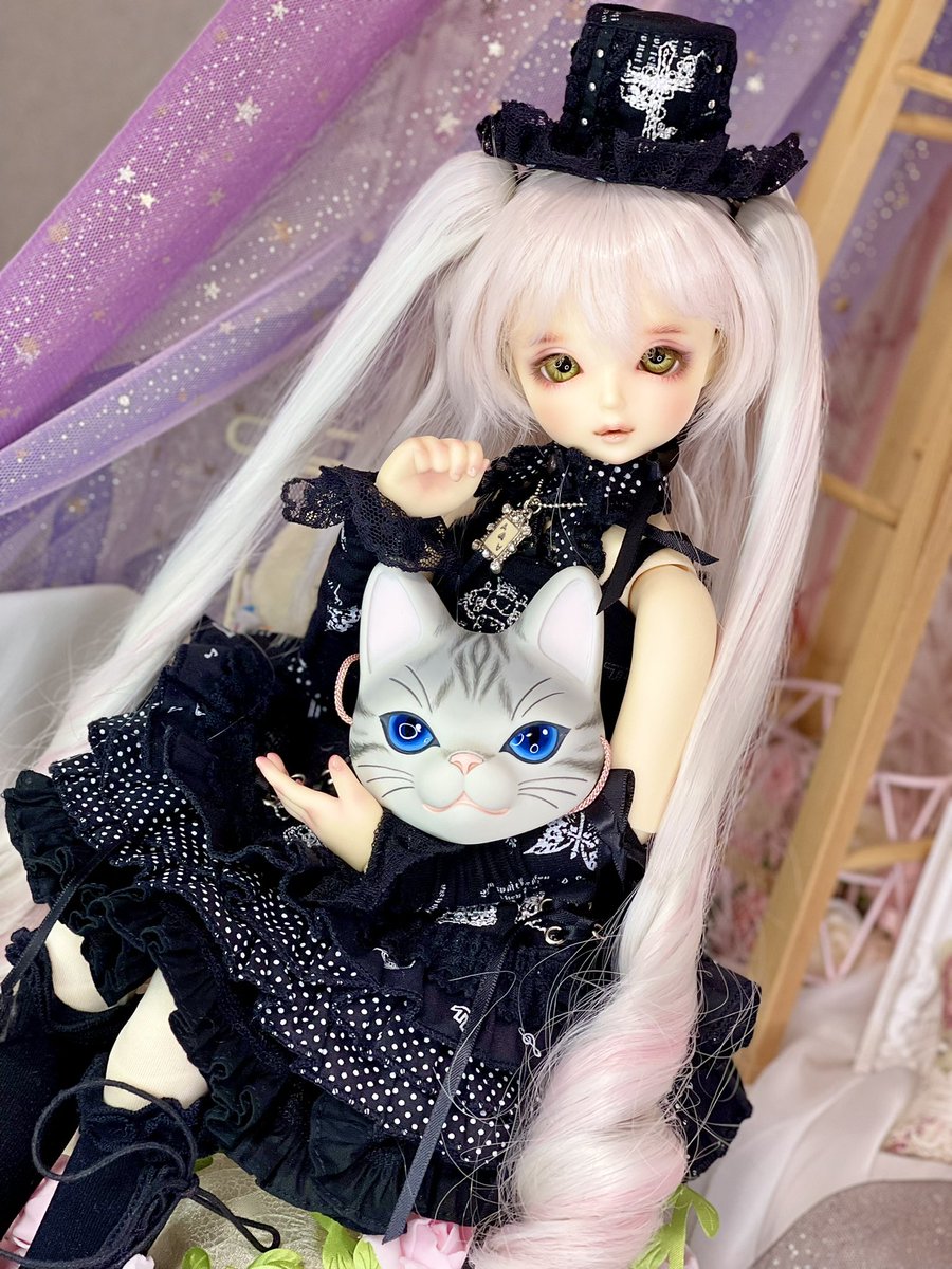 teoasinaba's tweet photo. おはようございますにゃ🐈
グーハンドをしてるとニャってしたくなるよね💕💕💕
今日もあっつい日になるそうですが、私はもう体が怠いです💦
6月から夏日とは困っちゃいますねぇ。
今日も元気にいってみよー!!
#SDM56 #テオ印 https://t.co/EhgkIpdOEQ