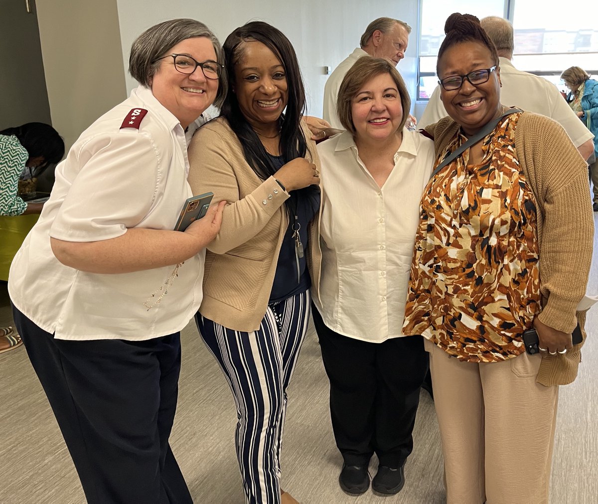 SalArmySTL's tweet photo. The #SalArmy Midland Division Headquarter office & staff gathered to celebrate & give best wishes to Majors Fred & Nancy Mead, & Major Michele Harms, who this summer will transition to positions at corps in Minnesota & Missouri.
Thank you for your services & commitment at DHQ! https://t.co/kPgSWAlp72