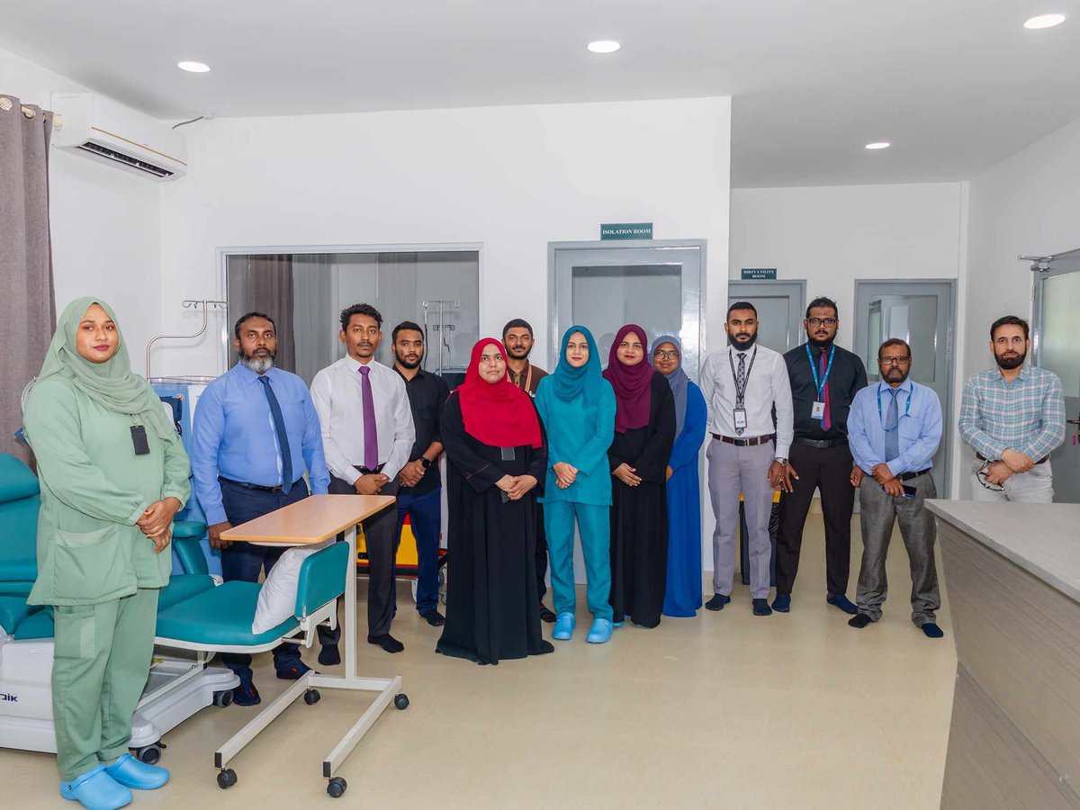 Mamdooh_Yoonus's tweet photo. ށ. އަތޮޅު ހޮސްޕިޓަލުގައި ޑަޔަލިސިސްގެ ޚިދުމަތް ފެށިގެން ދިޔުމަކީ މުޅި ށަވިޔަނި އަތޮޅުގެ ސިއްޙީ ނިޒާމަށް ލިބިގެންދިޔަ ނުހަނު ބޮޑު ކުރިއެރުމެއް.

 މިޚިދުމަތް ށ.އަތޮޅު ހޮސްޕިޓަލުން ދޭން ފެށުމައްޓަކާ، ށ.އަތޮޅު ހޮސްޕިޓަލުގެ މެނޭޖްމެންޓާއި ހުރިހާ މުވައްޒަފުން ކުރެއްވި އިޚްލާސްތެރި ބުރަ މަސައްކަތް ފާހަގަކޮށް ޝުކުރު ދަންނަވަން. 

ހަމައެއާއެކު، ރަޢީސް @MMuizzu ގެ ސަރުކާރުން މިޚިދުމަތް އަވަސްކޮށް ފެށުމަށް ކޮށްދެއްވި މަސައްކަތާއި މިކަމުގައި ސަރުކާރުން ލިބިގެން ދިޔަ އެހީތެރިކަމާއި އެއްބާރުލުން ފާހަގަކޮށް ޝުކުރު ދަންނަވަން. 

@MoHmv 

📷 Mohamed Thasneem