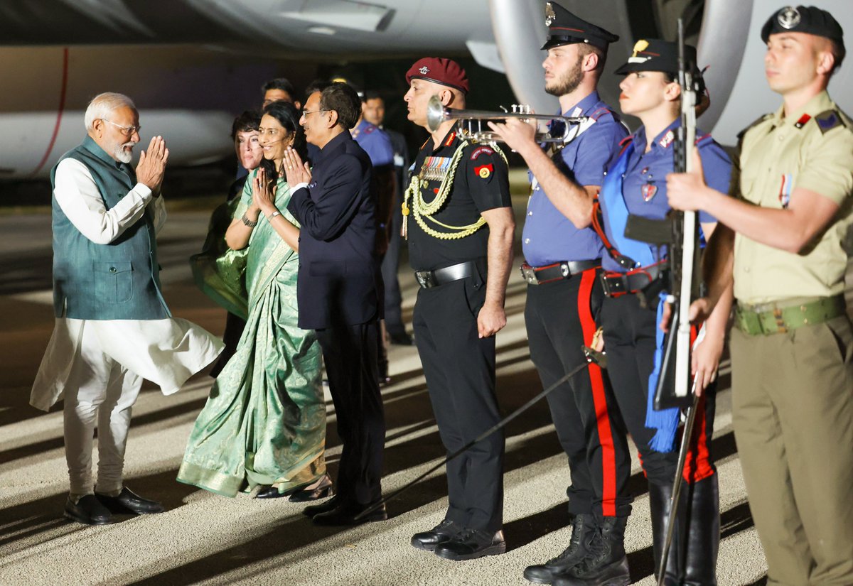 narendramodi's tweet photo. Atterrato in Italia per partecipare al Vertice G7. Impaziente di avviare interazioni produttive con i leader del mondo. Insieme, desideriamo affrontare le questioni globali e incoraggiare la cooperazione internazionale per un futuro migliore. https://t.co/rUP9Nw63YY