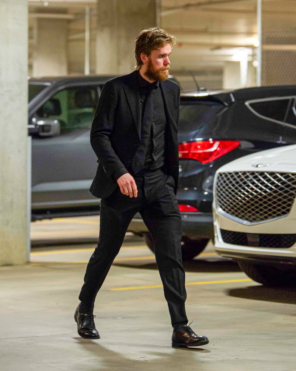 EdmontonOilers's tweet photo. Dressing for revenge 😎 https://t.co/JGwOtmVXPM