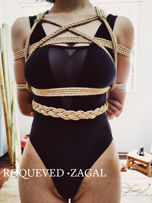 Tasuki Gaeshi Shibari 襷返し縛り Modelo: 奴隷 #shibari #kinbaku #緊縛 https://t.co/21YEeIidDW<a href="/tag/shibari"class="tags">#shibari</a><a href="/tag/kinbaku"class="tags"><span>#kinbaku</span></a><a href="/tag/%E7%B7%8A%E7%B8%9B"class="tags"><span>#緊縛</span></a>