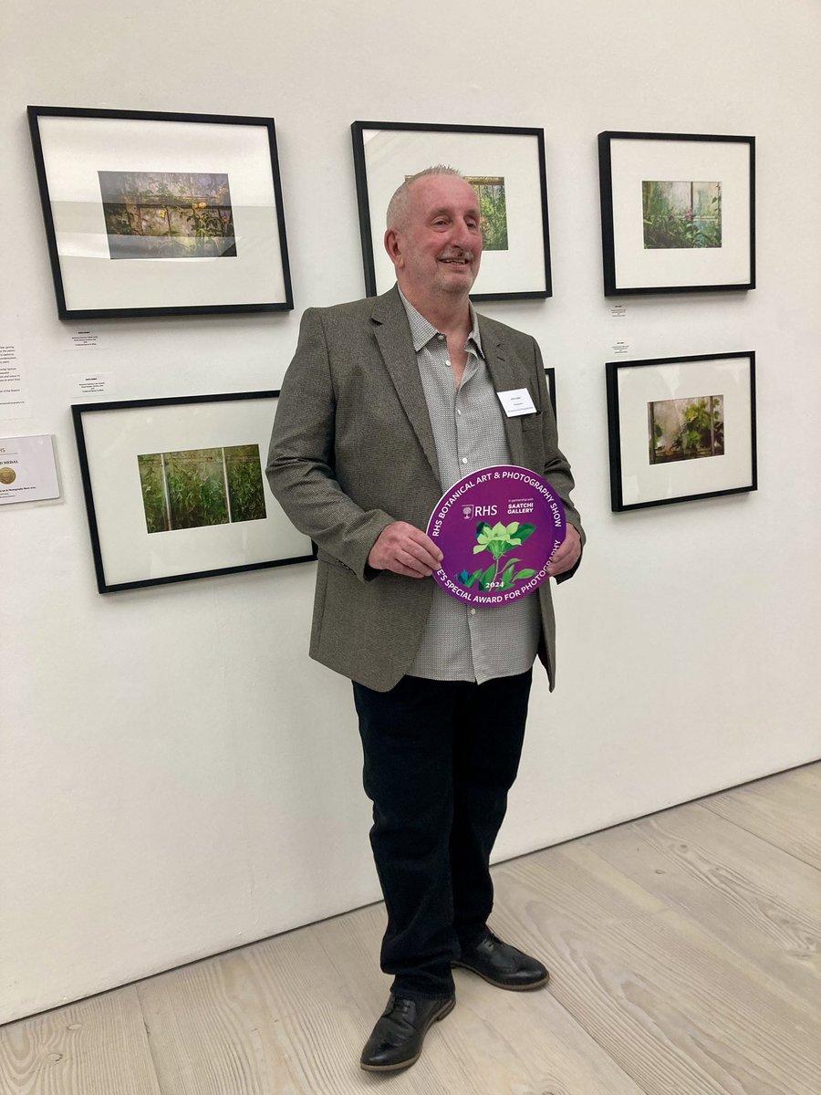 keith_kpics's tweet photo. pleased my portfolio submission to the Royal Horticultural Society Botanical Art and Photography Show had been shortlisted to be displayed at the Saatchi Gallery,  a wonderful accolade, then to receive a prestigious RHS gold medal and judges special award am over the moon. https://t.co/HhiGywaXqs
