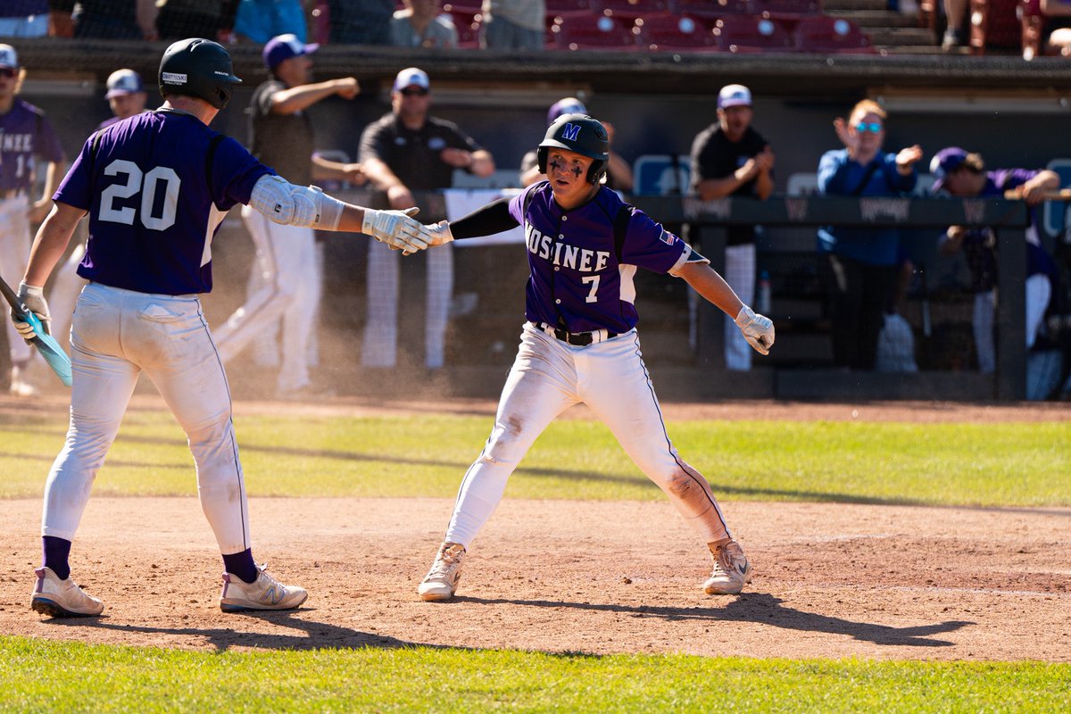 PrepBaseballWI's tweet photo. OF Taylor Lemanski (2024; Wisconsin La-Crosse commit) cuts into the lead with an inside the park home run to the deepest part of the park. 

Mosinee 4 | Edgewood 11 https://t.co/JiMXe117De