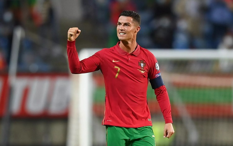 Cr7stianismo_'s tweet photo. 🚨HILO: Ya que mañana empieza la Eurocopa y Cristiano Ronaldo es el máximo goleador histórico de la competición, os traigo...

Todos los goles de Cristiano Ronaldo en Eurocopas.

Si podéis apoyar, os lo agradezco🙏 https://t.co/UwWVgtXfw6