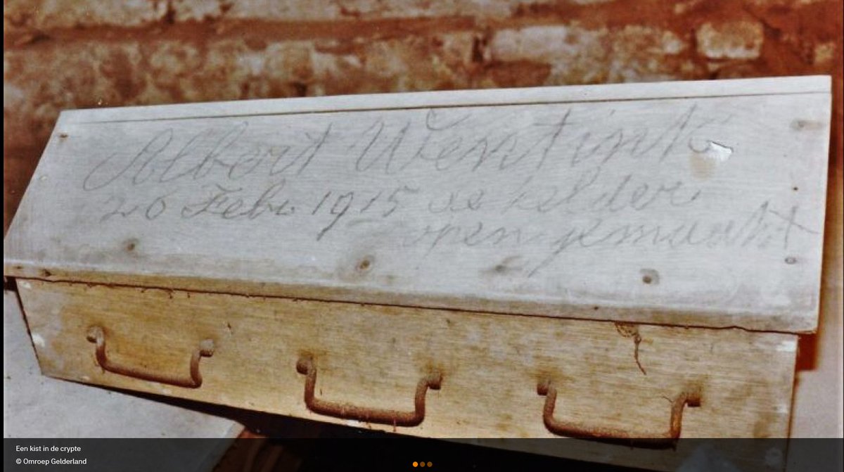 DeArcheoloog's tweet image. De kerk van het Gelderse #Almen herbergt een bijzondere ondergrondse ruimte, namelijk een #crypte met daarin #gemummificeerde lichamen van twee- tot driehonderd jaar geleden begraven mensen. Het gaat vooral om telgen van de rijke familie Van Lintelo.(1) 
gld.nl/nieuws/8162186…