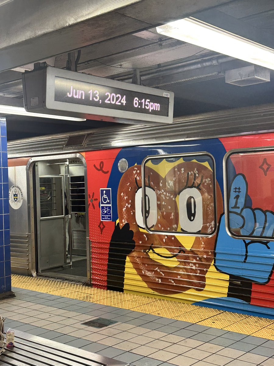 4DavidASullivan's tweet photo. Will these screens ever show useful information like next train arrival times? It’s legitimately been installed for years just telling us nothing. @SEPTA @SEPTA_SOCIAL @SEPTAPHILLY @SEPTANews @PhillyMayor https://t.co/a4TZ0yBrvx