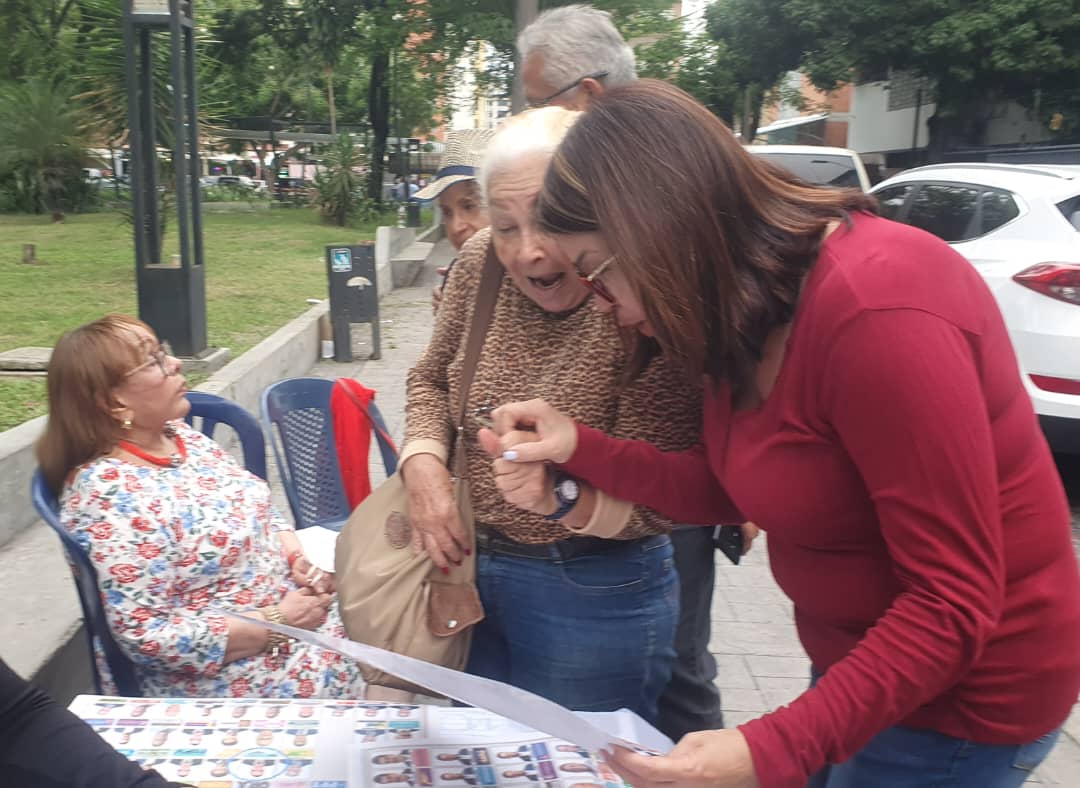 #VotarPorEncimaDeTodo el régimen no ha escatimado en hacer de todo menos elecciones limpias. Nosotros venciendo todos los obstáculos, la líder y el candidato de la oposición le están poniendo un mundo. Y tú? Hay mucho dónde trabajar aún. Incorpórate a un comandito o crea uno