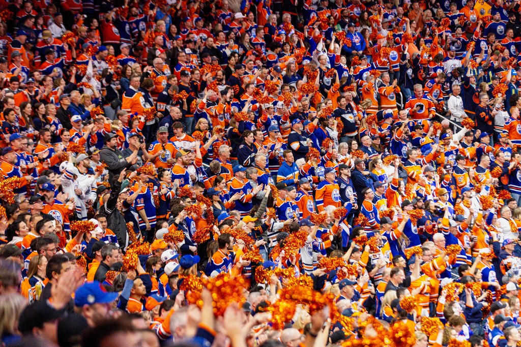 RogersPlace's tweet photo. 🧡💙 The Stanley Cup Final has shifted to #RogersPlace. 

Let's show them what #OilCountry's got. https://t.co/1Wlf2u1aBY