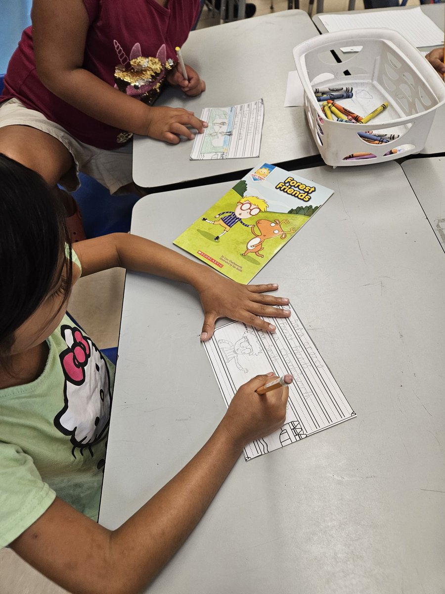 Maria_E_Becerra's tweet photo. #1stGradersRock as they work on their book reports for our 2nd #LanguageToLiteracy poster! @VJBrashear44 @Jayild1 @FabensElementa1 @FabensISD https://t.co/huNRFmBP1b