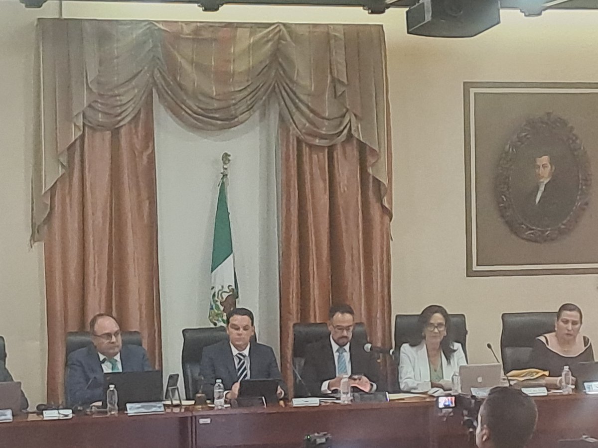 Propone ayuntamiento de León  que sea OBLIGATORIO para motociclistas circular por el carril de extrema derecha ( carril de baja)  , solo por ese....<a href="/Antoniorochape/">Antonio RochaPe</a> <a href="/_enlinea/">Noticieros En Línea</a> <a href="/FernandoV_mx/">Fernando Velázquez</a> <a href="/MiguelZacarias/">Miguel Zacarías</a>