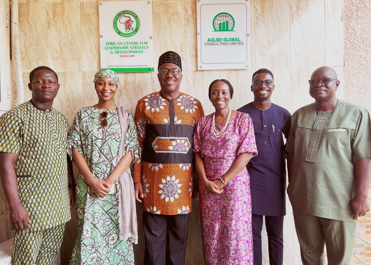 centrelsd's tweet photo. Productive session with the Nigerian Economic Summit Group on enhancing Nigeria's mining sector! We aim to establish a mining industry working group to advocate for reforms, and influence policies to align with the African Mining Vision.
#DoMiningRight
#Mining4InclusiveDevt https://t.co/NVz8td4bk6