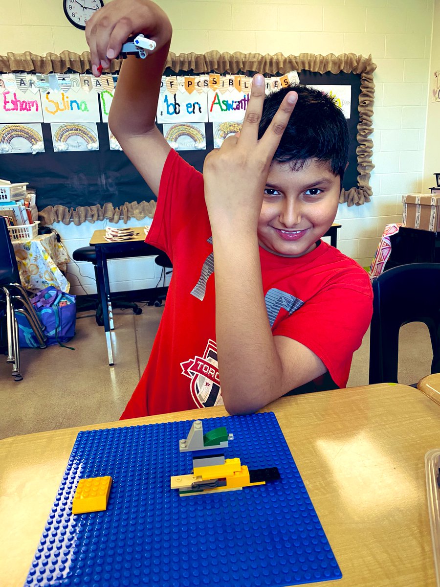 EastviewGAINS's tweet photo. So many creative Lego creations!🌟@eastview_p https://t.co/PtEW0CxMs8