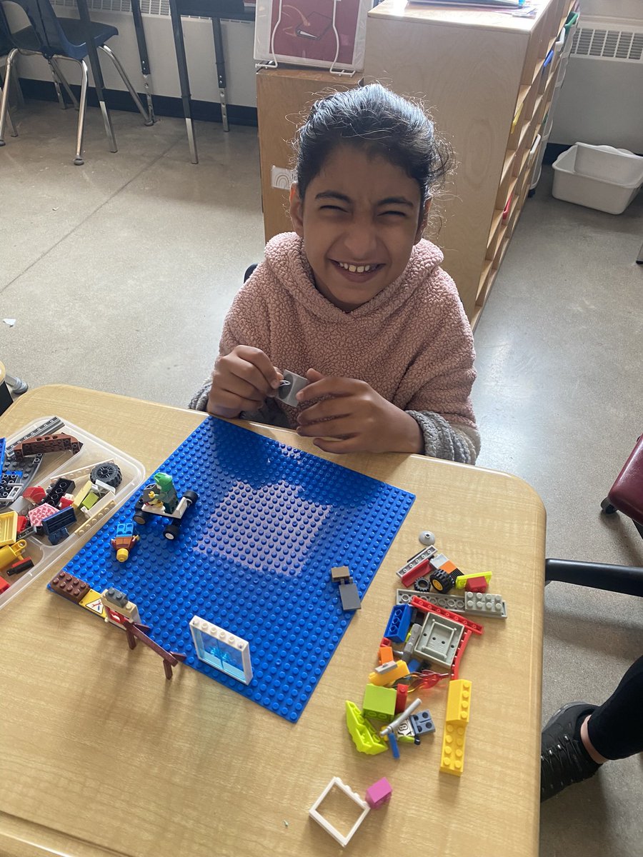 EastviewGAINS's tweet photo. So many creative Lego creations!🌟@eastview_p https://t.co/PtEW0CxMs8