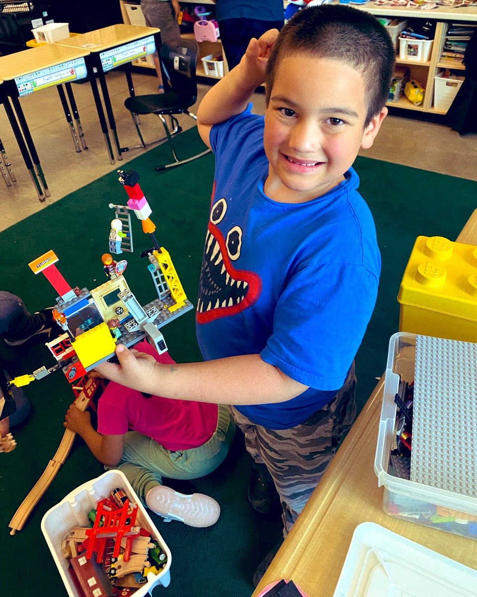EastviewGAINS's tweet photo. So many creative Lego creations!🌟@eastview_p https://t.co/PtEW0CxMs8