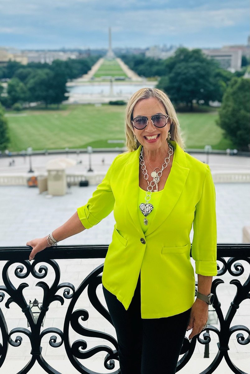 JQHdez's tweet photo. Taking a moment to enjoy the view from the Speaker's balcony of the U.S. Capitol with the best team in Florida! #TeamRubio. https://t.co/YNWBeIeIKm