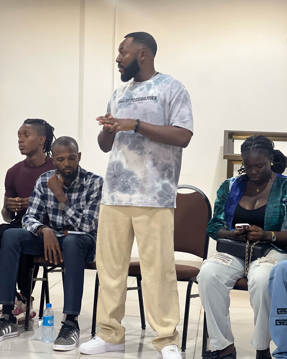 mello_seven's tweet photo. Today was a productive day, as I was part of a handful of creative people who attended an interactive and informative session with @Duzoraniel from Nigeria at LACS Villa courtesy of @Telemfreetown . The vibe was great and Cheers to a brighter future.🥂 https://t.co/L6hu0pDjR1