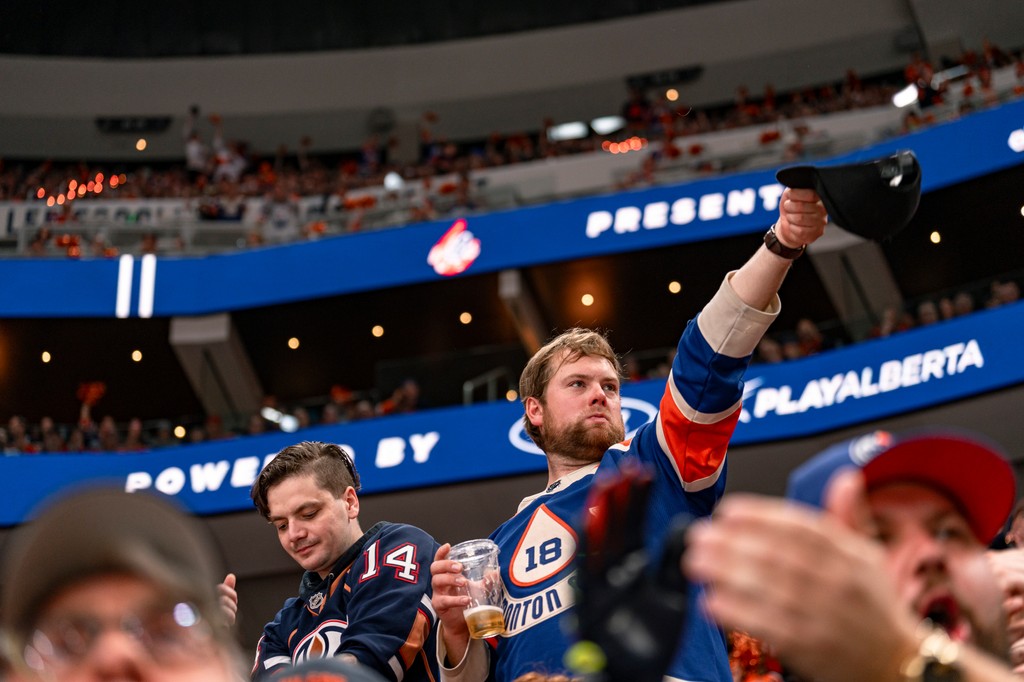 RogersPlace's tweet photo. 🧡💙 The Stanley Cup Final has shifted to #RogersPlace. 

Let's show them what #OilCountry's got. https://t.co/1Wlf2u1aBY